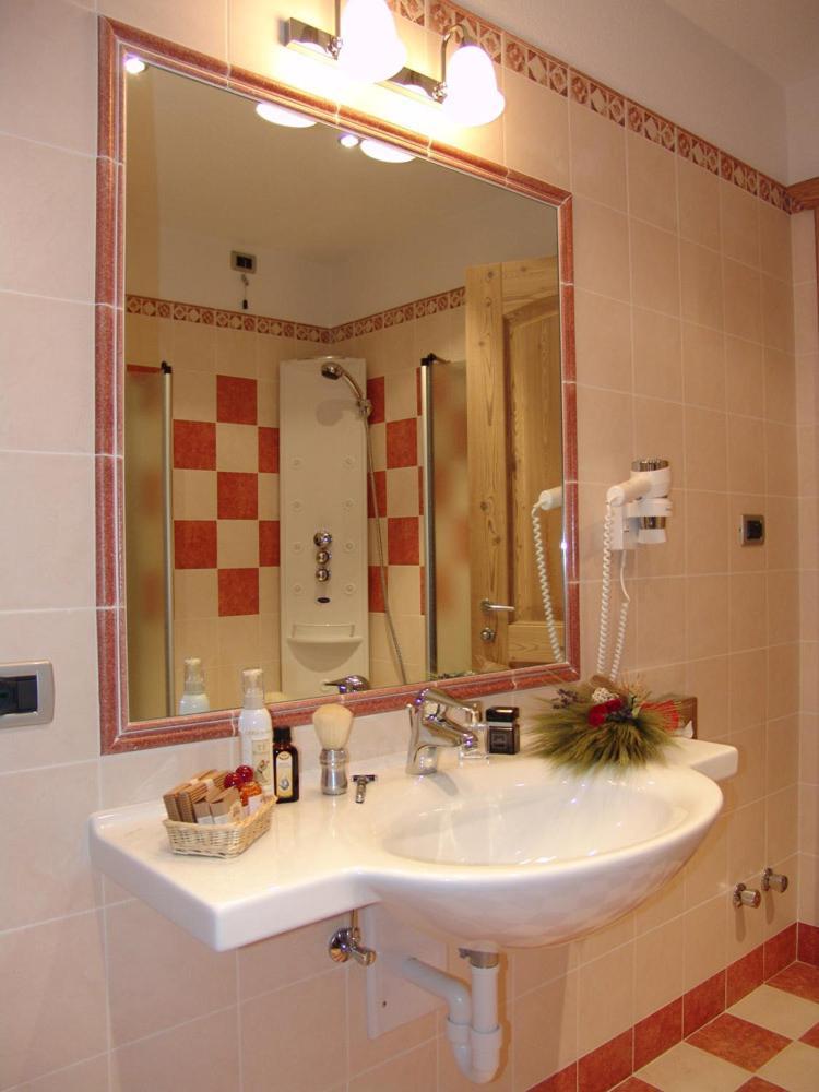 Jolly B&B - Affittacamere Dimaro Buitenkant foto